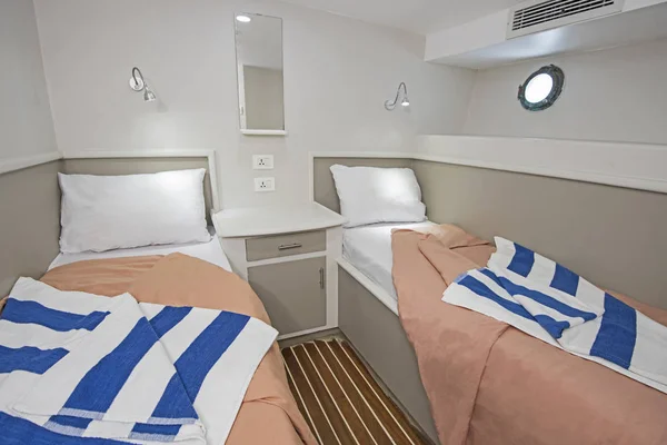 Interiér kabiny na luxusní jachtě — Stock fotografie