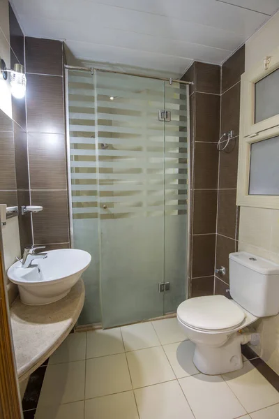 Interieur ontwerp van badkamer in luxe appartement — Stockfoto