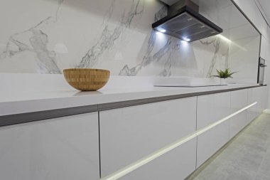 Lüks bir dairede modern mutfak tasarımı