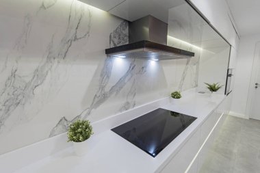 Lüks bir dairede modern mutfak tasarımı