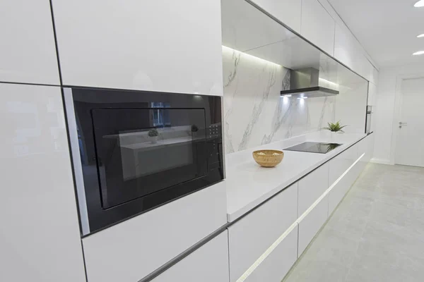 Design de cuisine moderne dans un appartement de luxe — Photo