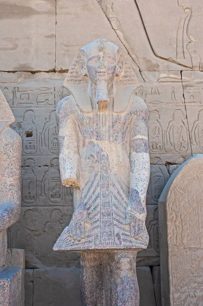 Nagy Szobor Hieroglifák Ramszesz Faragványai Ősi Egyiptomi Karnak Templomban Luxorban — Stock Fotó
