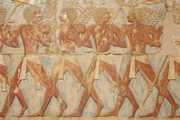 Hieroglypické Řezby Malby Stěně Starověkého Egyptského Chrámu Hatshetup Luxoru — Stock fotografie
