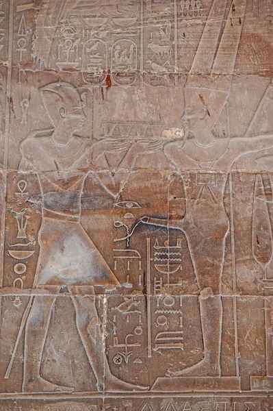 Hieroglipiczne Rzeźby Ścianie Starożytnej Egipskiej Świątyni Luxor — Zdjęcie stockowe