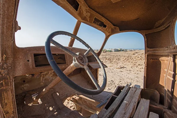 Resten Van Een Roestige Oude Verlaten Verlaten Verlaten Verlaten Vrachtwagen — Stockfoto