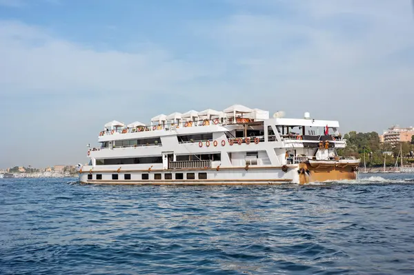 Stora Lyxiga Traditionella Egyptiska Flodkryssningar Båt Segla Nilen — Stockfoto