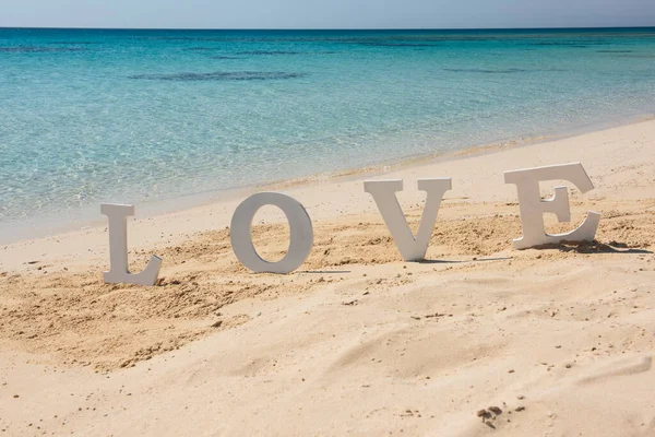 Närbild Romantisk Kärlek Tecken Tropisk Sandstrand Paradis Med Havet Bakgrunden — Stockfoto