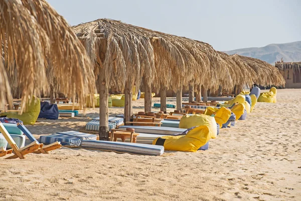 Closeup View Empty Deserted Sandy Tropical Beach Sunbeds People — Stock Photo, Image