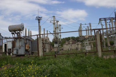 ANGTHONG, THAILAND - 6 Mayıs 2016: Ban Hun 'da hurda metal parçalarından yapılmış robot