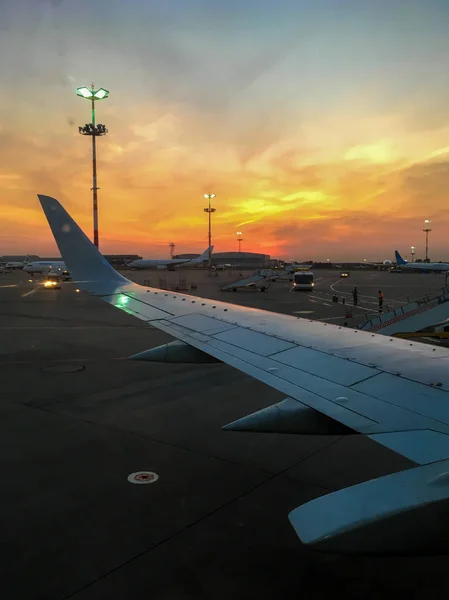 Vliegtuig Lucht Bij Zonsondergang — Stockfoto