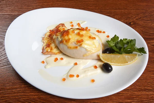 Squid Stuffed Cheese Baked Flounder Decorated White Sauce Red Caviar — Stock Photo, Image