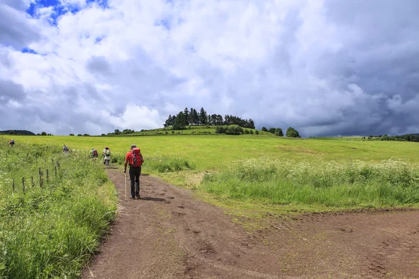 Hikers Walking Countryside — Stock Photo, Image