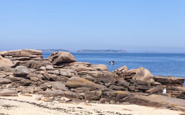 brittany kıyılarında kaya oluşumu