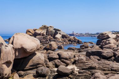 brittany kıyılarında kaya oluşumu