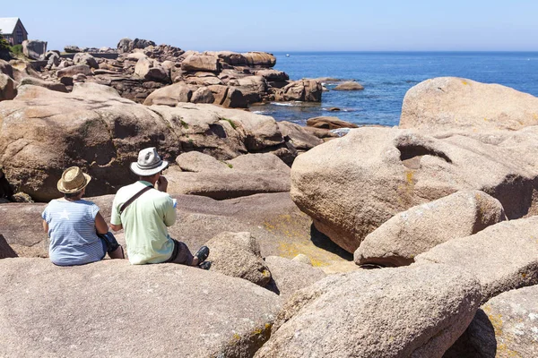 couple looking at the sea