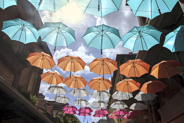 Ulice Vztahuje Deštníky — Stock fotografie