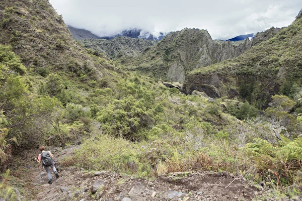 Tropik Bir Adada Hiking Kadın — Stok fotoğraf