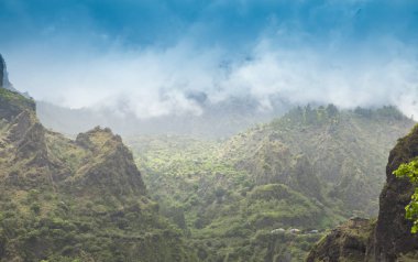 gün reunion Adası Dağlardaki yağmur