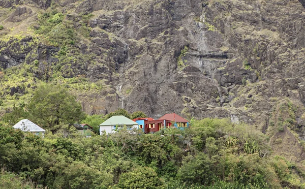 Färgglada Tillflykt Och Bergen Bakgrunden — Stockfoto