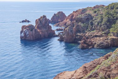 Fransa 'nın güneyinde kayalık sahil