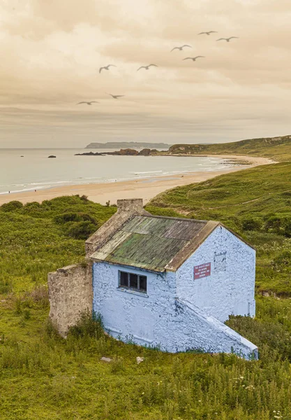 Little Blue House Edge Ocean — Stock Photo, Image
