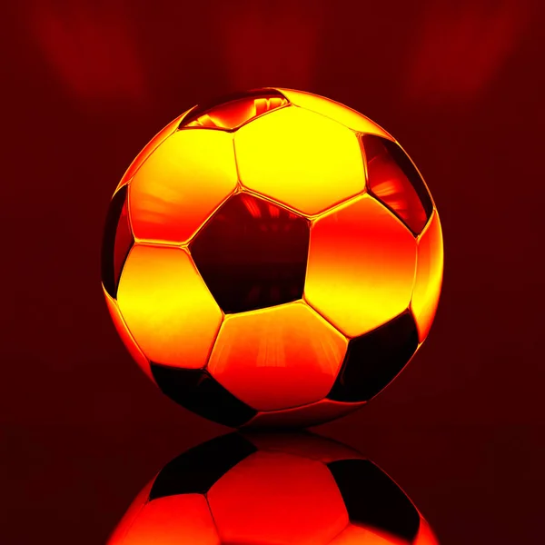 Bola de futebol realista em fundo escuro — Fotografia de Stock