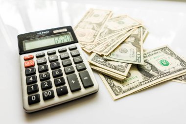 Yakın çekim para ve hesap makinesi, Amerikan Doları banknot