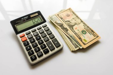 Yakın çekim para ve hesap makinesi, Amerikan Doları banknot