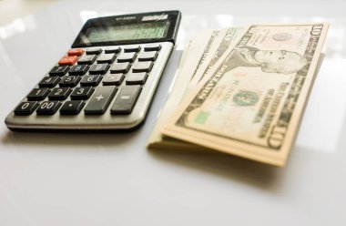 Yakın çekim para ve hesap makinesi, Amerikan Doları banknot