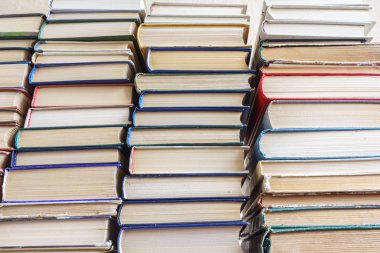 Kullanılan eski kitaplar arka plan yığını