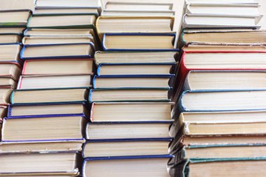 Kullanılan eski kitaplar arka plan yığını