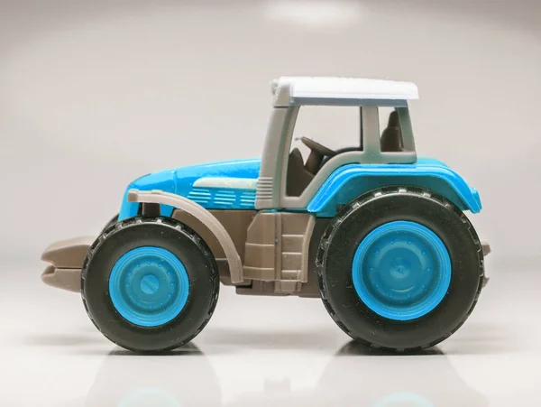Trator de brinquedo agrícola — Fotografia de Stock