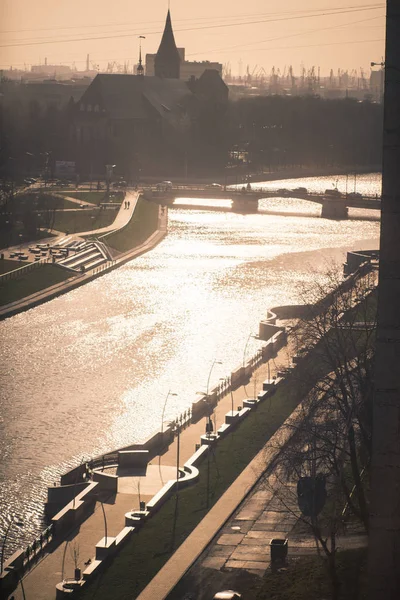 Vista al atardecer del río Pregolya (Pregel) y Koenigsberg Cathe — Foto de Stock