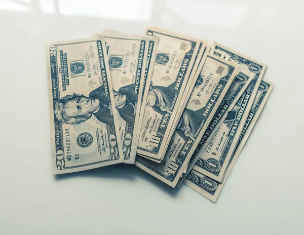Pagos de dinero en dólares — Foto de Stock