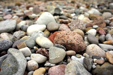 Sahilde Soyut Pürüzsüz Yuvarlak Çakıl