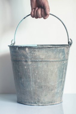boş metal kova