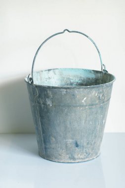 boş metal kova