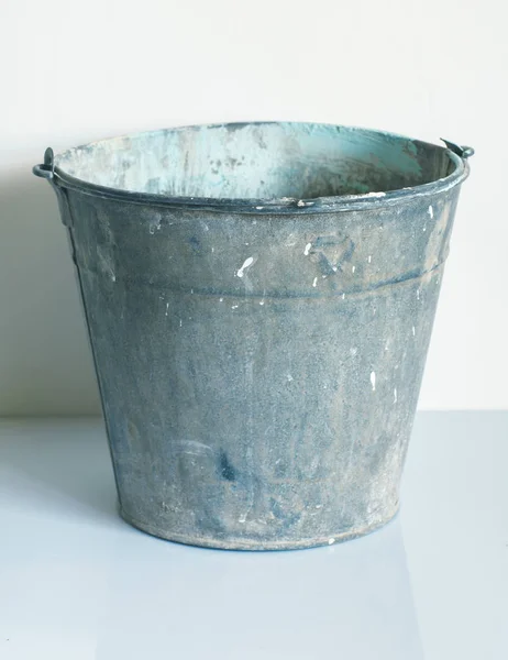 Άδειο κάδο μέταλλο — Φωτογραφία Αρχείου