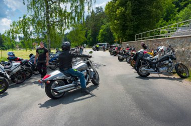 Bir saniye yemek yok. Motosikletçiler için önleyici güvenlik olayları. Tarih 02. Haziran 2018 mekan İlçesi Sloup, South Moravia, Çek Cumhuriyeti. Bu olay trafik polis, itfaiye ve sağlık görevlileri katılmak. Öğreticiler, örnekleri içerir ve 