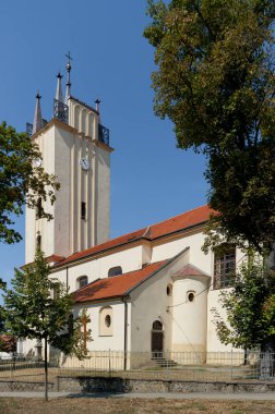 Church of St Peter ve Paul Podivin köy içinde. South Moravia, Çek Cumhuriyeti.