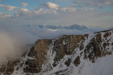 Oshten dağın, adıge parlak bir yükseliş
