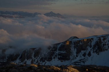 Oshten dağın, adıge parlak bir yükseliş