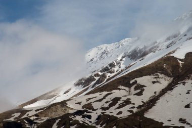 Hafta sonu gezisi için Mount Fisht. Adıge