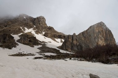 Hafta sonu gezisi için Mount Fisht. Adıge