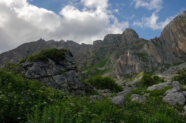 Величні Гірські Ландшафти Кавказьких Заповідника — стокове фото