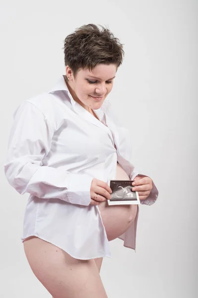 Πορτρέτο Του Μια Νεαρή Όμορφη Κοπέλα Έγκυος — Φωτογραφία Αρχείου