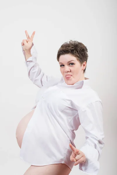 若い美しい妊娠中の女の子の肖像画 — ストック写真