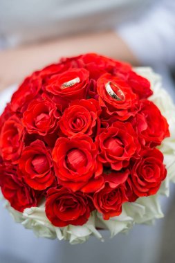 Şık ve parlak Festival buket çiçek