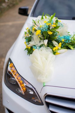 Şık ve parlak Festival buket çiçek