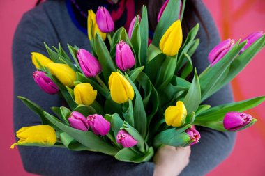 Şık ve parlak Festival buket çiçek